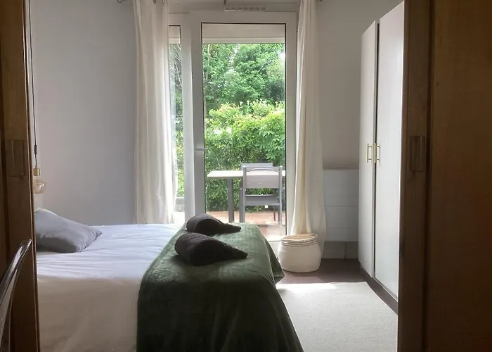 50 M2 T2 Au Calme, Lumineux, Confortable, Cosy, Climatise, Privatif Avec Parking Gratuit Et Terrasse Ferienhaus *