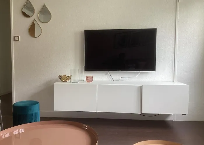 50 M2 T2 Au Calme, Lumineux, Confortable, Cosy, Climatise, Privatif Avec Parking Gratuit Et Terrasse