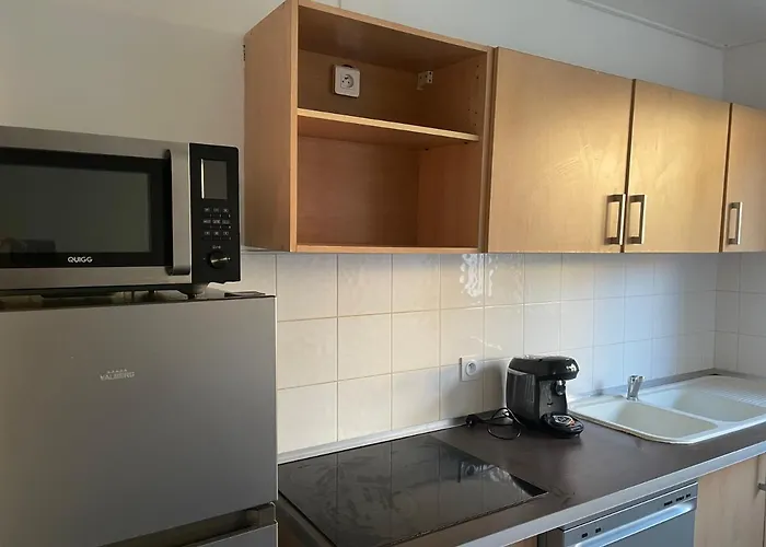 50 M2 T2 Au Calme, Lumineux, Confortable, Cosy, Climatise, Privatif Avec Parking Gratuit Et Terrasse